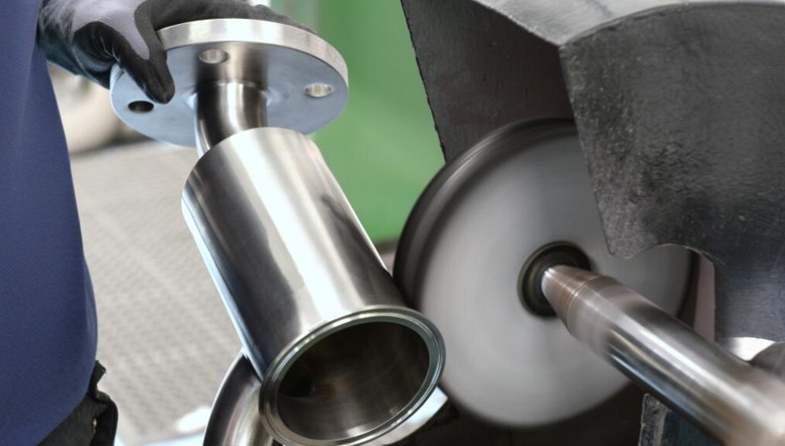a stepwise guide to polishing titanium with a mirror finish